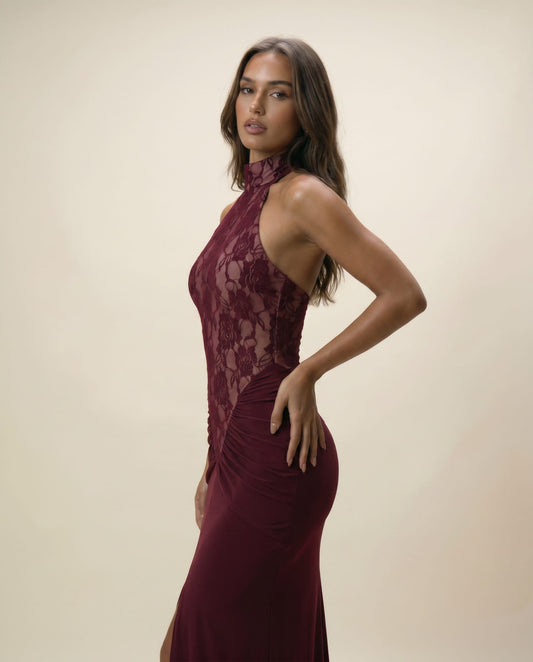Cloud Wear SERENA - Bordowa Sukienka Maxi z Marszczeniem i Zabudowaną Górą z Koronki